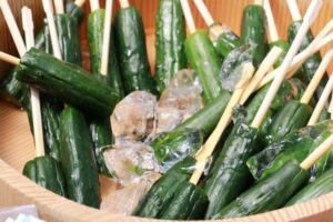 【悲報】夏祭りの「冷やしきゅうり」とかいう食中毒製造機が規制されない理由ｗｗｗｗｗｗｗ