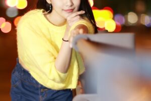 女「はやく今月の恋人料金払って」