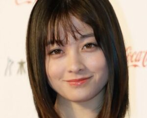 【画像】橋本環奈さん、意図的にDカップを揺らしてしまう