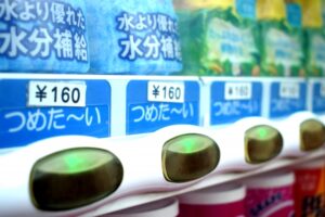 理科大の前に設置された自販機の表記、間違いだと論破されてしまう