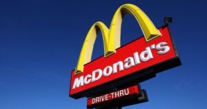 マクドナルド店員「またあいつだよ…」店員2「どうする？ｗ運ぶ？ｗ」店員「仕事だから仕方ないだろ…」ぼく「…」