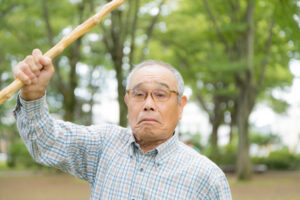 脳出血で植物人間になった爺ちゃん。復活するも人格が変わって家に帰還