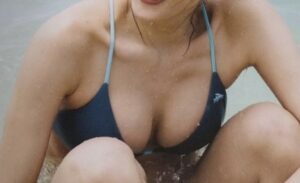 陽キャの爆乳女、狂ったようにGカップをユサユサさせて踊ってしまうwww
