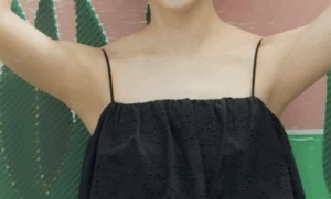 現役アイドルさん、『横乳のデカさ』をアピールwwwwwww
