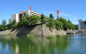 【画像】福井県庁、籠城戦に向きすぎている