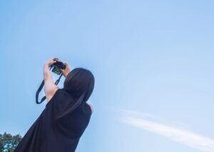 【動画】メスガキ、フル加工から無加工にした時の自分の顔を見て笑いが止まらない