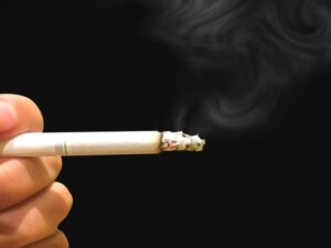 喫煙者（あ、30m先に喫煙所が見える～）タバコ咥えて火シュﾎﾞｯ　←これ