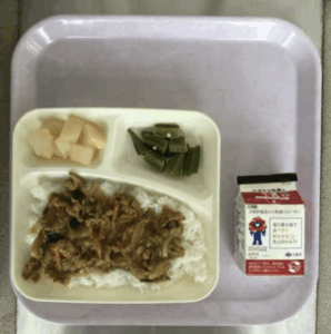 【画像】中学生の給食　ガチでヤバいwwwwwwwwww
