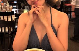 【画像】モデル女優さん、谷間を強調しすぎる