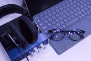 女Vtuber「彼氏とかいらないです、配信に不要だから」ワイ「推せるわぁ🐷」→