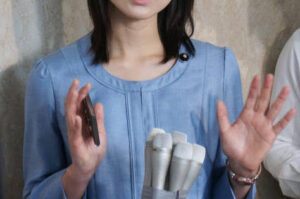 【画像】立憲民主党の塩村あやかちゃん、普通にかわいい