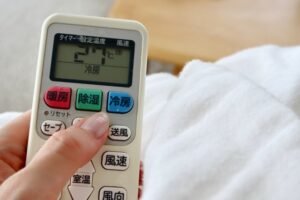 女性社員「ちょっと寒いんですけど…」係長ワイ「チ　イ　ッ　！！！ピッピピピピピピピピピピ」