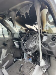 【画像】車の中にモバイルバッテリーを放置した結果ｗｗｗｗｗ