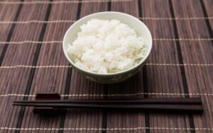【画像】動画投稿者「ジャンボタニシの卵を食べます😋」お前ら「すごい😲！！」
