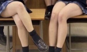 JK「中学時代の制服着たらめっちゃ巨乳みたいになった笑」ﾊﾟｼｬｯwwwwwww