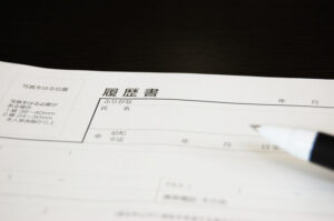人事ワイ「もしもし～」御社「〇〇さんの履歴書から前職其方で働いていたということで所在確認でお電話差し上げましてー」ワイ「あーあの人ですねー」