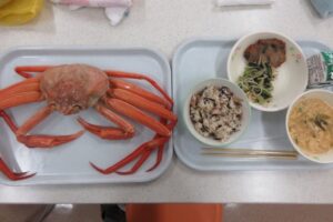 【画像あり】日本海側のカニ給食ｗｗｗｗｗｗ