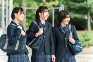 JK「あれ何の列？」JK2「パチンコじゃねw」ワイ「…💢」