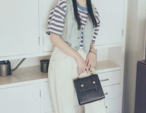 道端で立ち食いする女子高生さんwwwwwwwwwwww