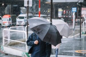 パイスラ地雷系女子、豪雨に襲われた結果ｗｗｗｗｗｗｗ