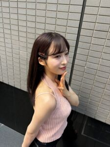 【画像あり】ノースリーブニット着てる女の子ってエロいよなw