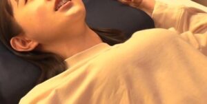 【画像】放送事故みたいな巨乳のベッドシーンが地上波で流れる