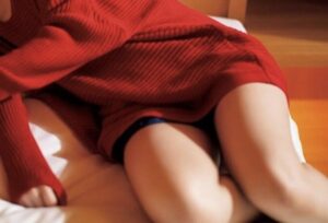 姉妹アイドル、撮影で正常位っぽいポーズで乳房が【画像あり】