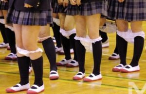【画像】JKの下着の色抜き打ち検査の様子、ドスケベ過ぎるｗｗｗｗｗ【他100枚】