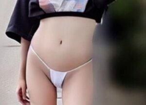【画像】シロウト女子さん、普通に陰毛を露出wwwwww