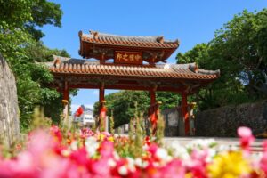 【画像あり】ワイ「沖縄行くんやがオススメある？」お前ら「斎場御嶽ってとこオススメ！」ワイ「ほーん」