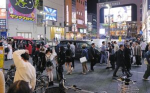 【動画】トー横女子、外国人をドン引きさせる
