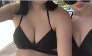 町の女性職員、窓口でうっかり前屈み。谷間がwwwwwww