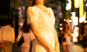 【画像】立ちんぼ女性「ホストが結婚の約束してくれてる、絶対に結婚します。」