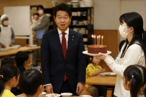 【自民党総裁選】「何アピールなのよ」茂木前幹事長　子ども食堂視察での誕生日サプライズが物議… “ズレている”指摘続出のワケ…