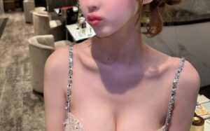 【動画】客「これ食べきったらシャンパンなｗ」キャバ嬢「う・・・😭」