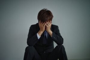 会社にいるババア(45歳人妻)に手を出してとんでもない事になってる