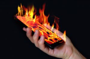 【悲報】お笑い芸人さん、親交のない他人の葬式で滑って炎上