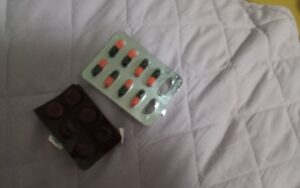 【画像あり】ネットで買える睡眠薬、色がやばいし不味い