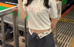 女さん「何線でしょう？」　チ「答えが複数ある悪問。まず、これは新宿駅1番線 池袋方の階段から約5mの…」