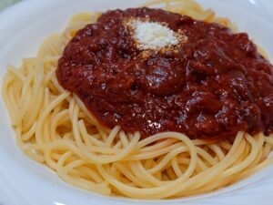 パスタ1キロ98円←ほーん、ええやん。 パスタソース1袋130円←高スギィ！