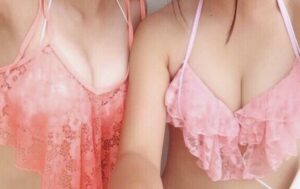 【画像】乳袋がデカすぎる女子高生さんwwwwwwww