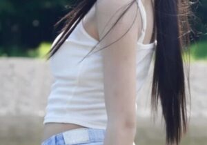 夏のメスガキ特有の細く焼けた生足wwwwwwwwwwww