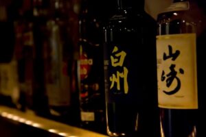 【画像】酒買ったら謎のアイテムがついてきたんやが😨