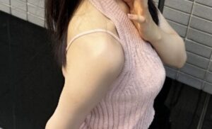 美人声優さん、えっち衣装を太ももチラりwwwwwwwww