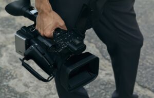 【画像】テレビ局さん、予算がなさすぎて住宅街でドラマ撮影始める