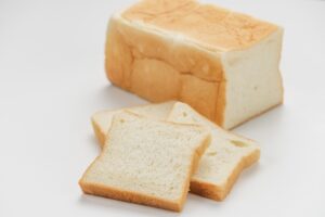 【画像あり】食パン食ってたら中身からヤバいもん出てきたんだがｗｗｗｗｗｗｗ