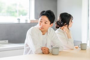 嫁との会話がまじであの男女バッテリー上がりのコピペみたくなってて疲れる