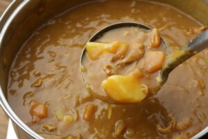 【画像】カツカレー大盛り490円、ルーが少なくなったら継ぎ足ししてくれる神店が発見される