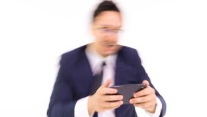 【画像】イケメン「40歳に見えないってよく言われるｗ」ﾊﾟｼｬｯ