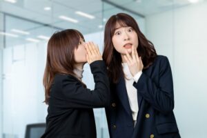 後輩が「了解です」「OKです」っていうんだけど、ぶっ飛ばしていい？
